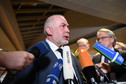 Silberbach beim Interview nach Abschluss der Tarifrunde Potsdam 3. Runde H