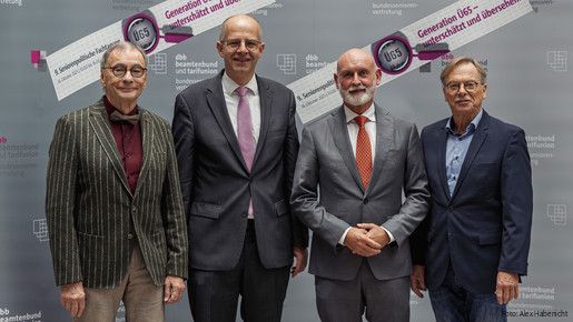 Das Foto zeigt: Horst Günther Klitzing, Vorsitzender der dbb bundesseniorenvertretung, Michael Brand, Parlamentarischer Staatssekretär im Bundesseniorenministerium, dbb-Chef Volker Geyer und Norbert Lütke, Zweiter Vorsitzender der dbb bundesseniorenvertretung.