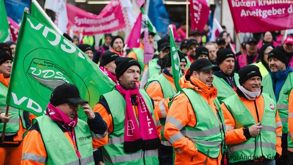 Das Foto zeigt die Demonstration anlässlich der Einkommensrunde 2025 am 26.02.2025 in München.