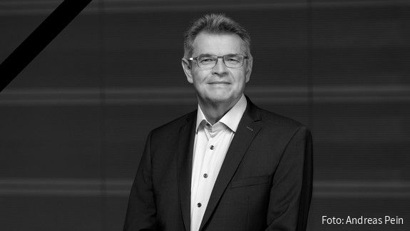 Portrait von Waldemar Dombrowski mit Trauerflor