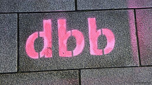 Das Foto zeigt den Schriftzug "dbb".