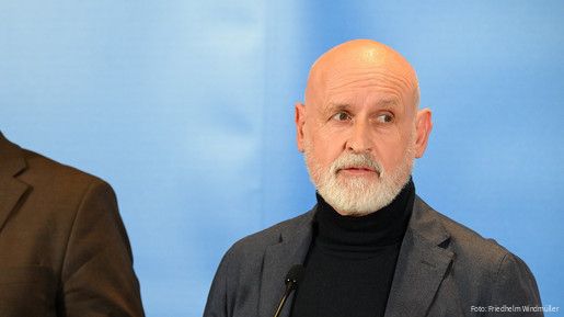 Pressekonferenz mit dbb-Vize Volker Geyer nach dem Scheitern der Tarifverhandlungen mit Bund und Kommunen