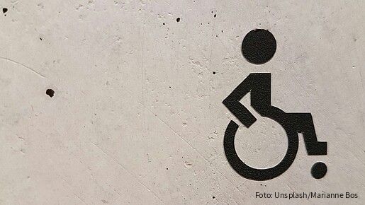 Das Foto zeigt ein Rollstuhlfahrer-Symbol.