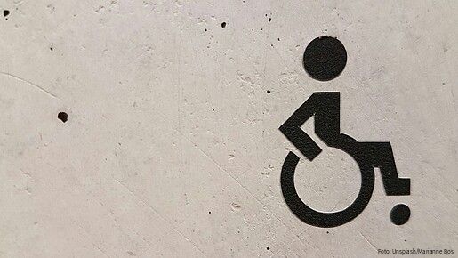 Das Foto zeigt ein Rollstuhlfahrer-Symbol.