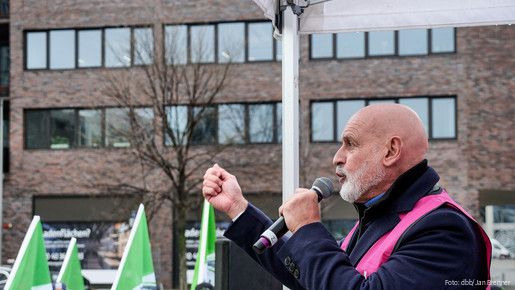Das Foto zeigt die Demonstration der Beschäftigten der Autobahn GmbH in Berlin.