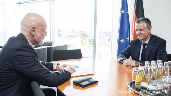 dbb-Chef Volker Geyer und Kanzleramtsminister Thorsten Frei dbb-Chef Volker Geyer und Kanzleramtsminister Thorsten Frei